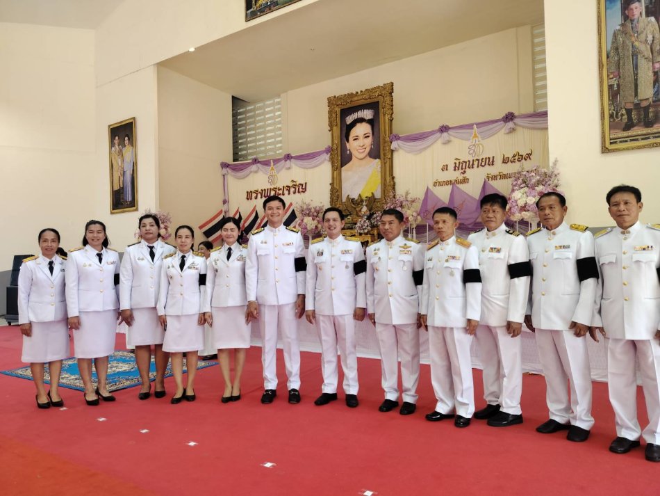 ร่วมพิธีเจริญพระพุทธมนต์และทำบุญตักบาตรถวายพระราชกุศลแด่สมเด็จพระนางเจ้าฯ พระบรมราชินี เนื่องในโอกาสพระราชพิธีมหามงคลเฉลิมพระชนมพรรษา 4 รอบ 3 มิถุนายน 2569